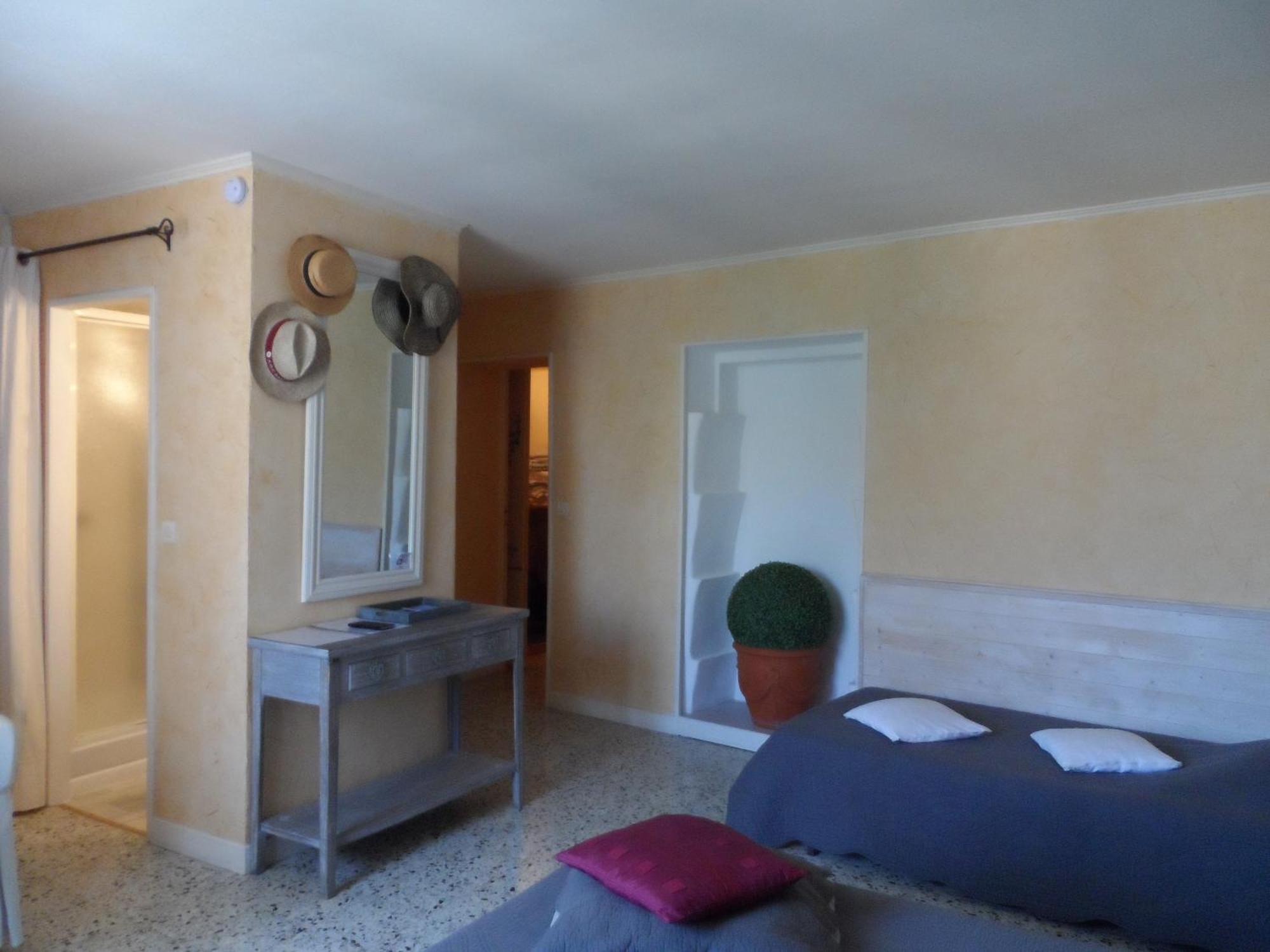 Clos Mazerolles Cruzy Room photo